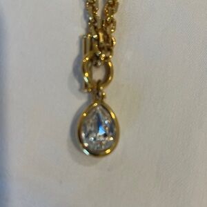 Elegant Gold Necklace with Teardrop Pendant